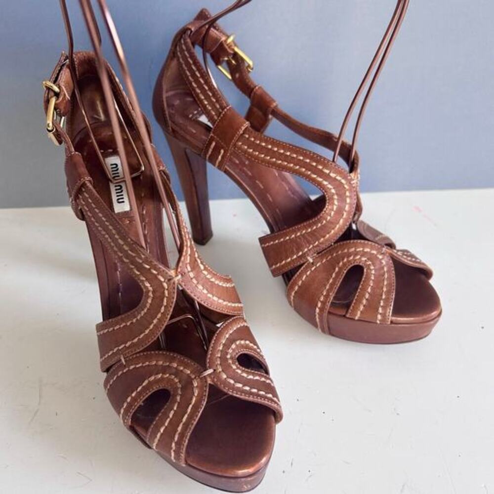 Miu Miu heels Sandals size 8.5 EU 38.5 brown woven boho braided cutout open toe‎